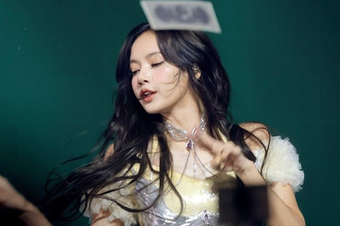 Bùng nổ tranh cãi quanh màn biểu diễn táo bạo của Lisa tại hộp đêm thoát y