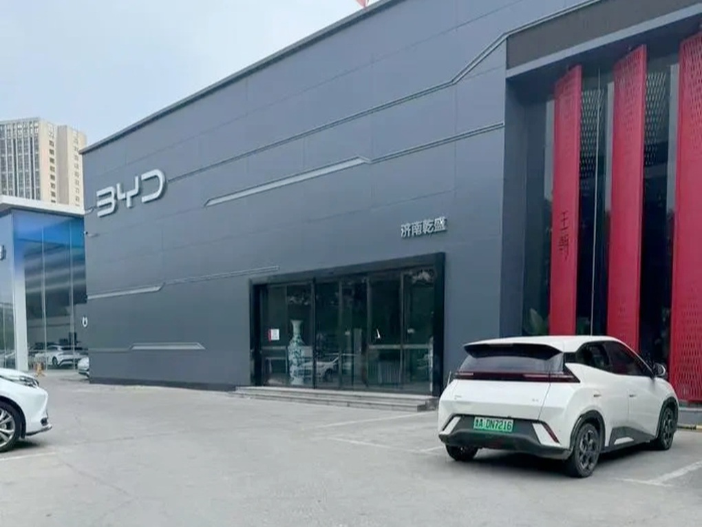 Mạng lưới đại lý BYD lớn nhất Trung Quốc dừng hoạt động, khách hàng bơ vơ - 1 Mạng lưới đại lý BYD lớn nhất Trung Quốc dừng hoạt động, khách hàng bơ vơ - 1