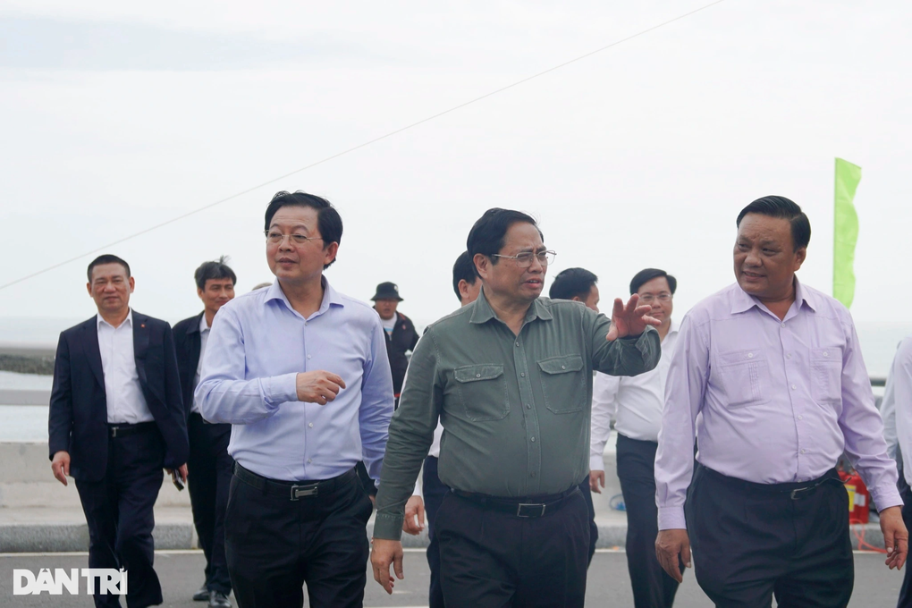 Thủ tướng: Đường ven biển mở ra giá trị mới cho Bình Định - 1 Thủ tướng: Đường ven biển mở ra giá trị mới cho Bình Định - 1