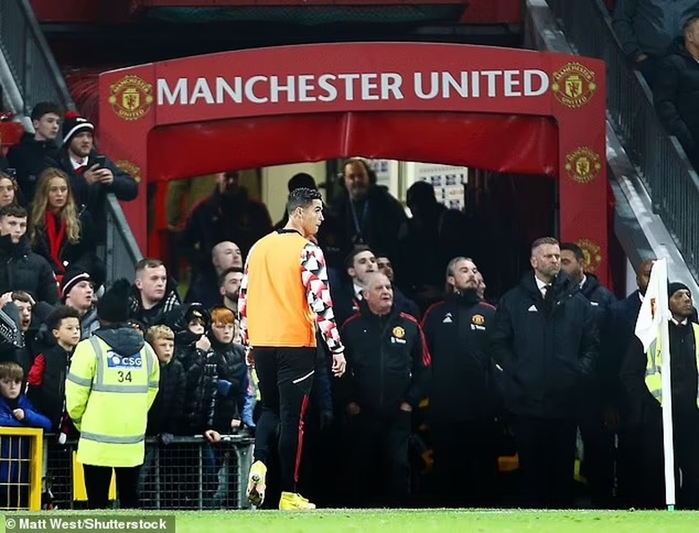 HLV Erik Ten Hag bị tố gài bẫy khiến Ronaldo phải rời Man Utd - 1 HLV Erik Ten Hag bị tố gài bẫy khiến Ronaldo phải rời Man Utd - 1