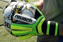 Chán chơi bóng đá, thủ môn sang thi đấu bóng chuyền chuyên nghiệp