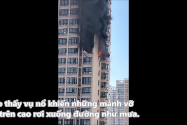 Mảnh vỡ rơi như mưa sau vụ nổ gas nghiêm trọng trên chung cư cao tầng