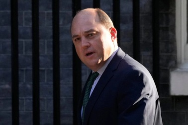 Quan hệ đồng minh rạn nứt, Pháp hủy thượng đỉnh quốc phòng với Anh