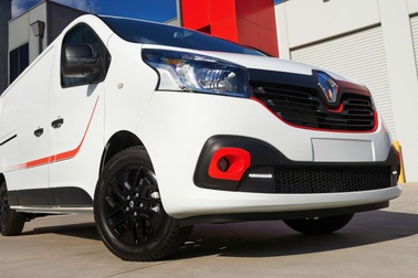 Mitsubishi cậy nhờ Renault để làm xe tải van