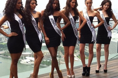 Tân Hoa hậu - Á hậu Hoàn vũ hội ngộ