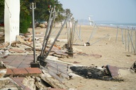 Loạt công trình FLC chuyển giao cho Sầm Sơn tơi tả, hoang tàn trên bãi biển