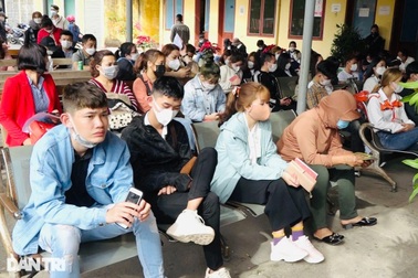 Lao động đổ xô đi làm thủ tục xuất cảnh đầu năm mới