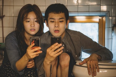 Không bộ phim nào thâu tóm tinh thần năm 2019 như “Parasite”