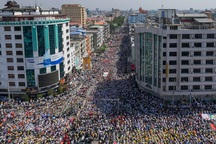 Doanh nghiệp Trung Quốc bác tin có "lệnh" rút khỏi "chảo lửa" Myanmar