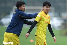 Đội tuyển Việt Nam "luyện công" trong giá lạnh tại Hà Nội