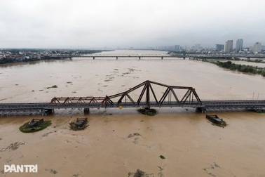 Lũ sông Hồng đạt đỉnh trên báo động 1 và đang xuống chậm