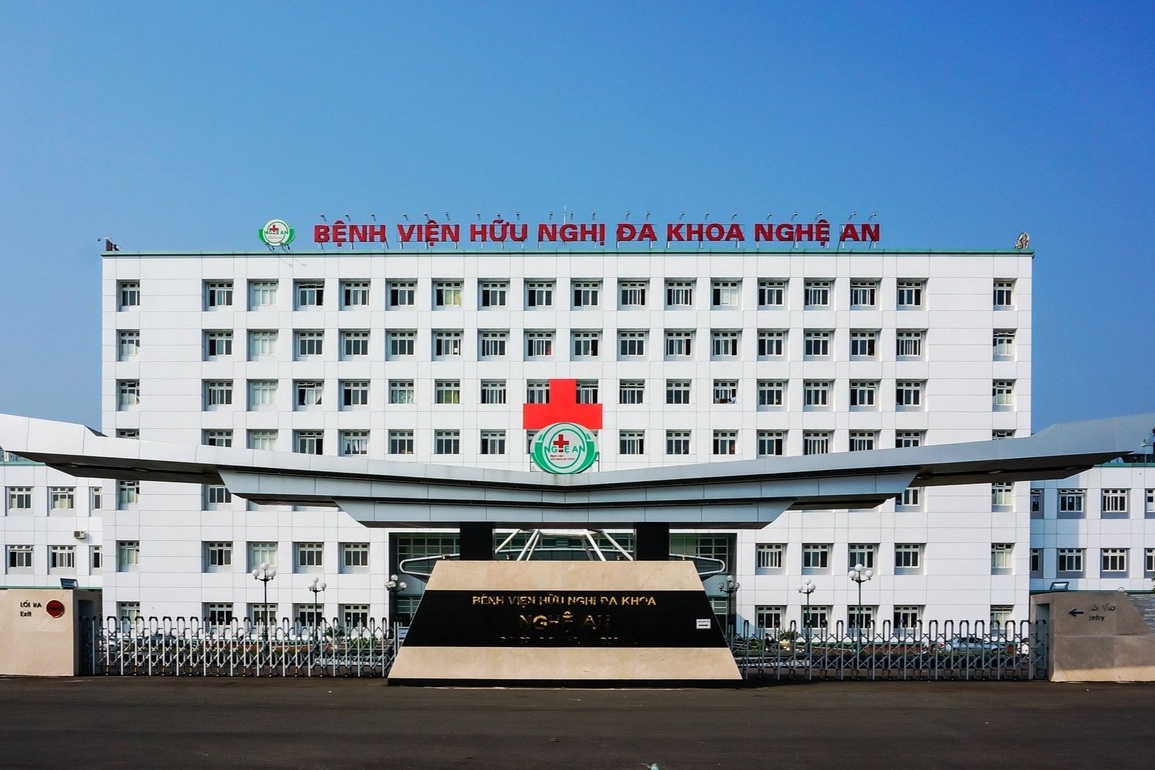 Một bệnh nhân bất ngờ nhảy lầu tự tử trong khu điều trị bệnh viện - 1 Một bệnh nhân bất ngờ nhảy lầu tự tử trong khu điều trị bệnh viện - 1