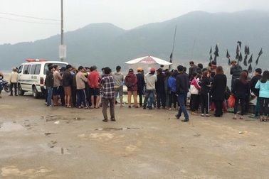 Trích xuất camera tìm thi thể ngư dân rơi xuống biển