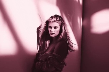 Nina Agdal bốc lửa từng centimet