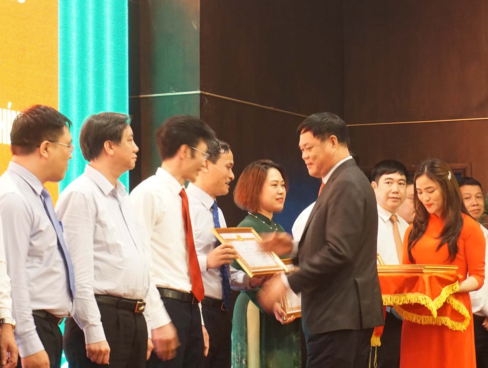 Học tập và làm theo Bác phải trở thành công việc thường xuyên - 4 Học tập và làm theo Bác phải trở thành công việc thường xuyên - 4