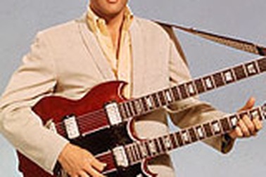 Elvis Presley vẫn là “máy in tiền”