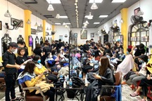 Dịch vụ làm đẹp "hốt bạc" ngày Tết: Khách xếp hàng từ sáng sớm