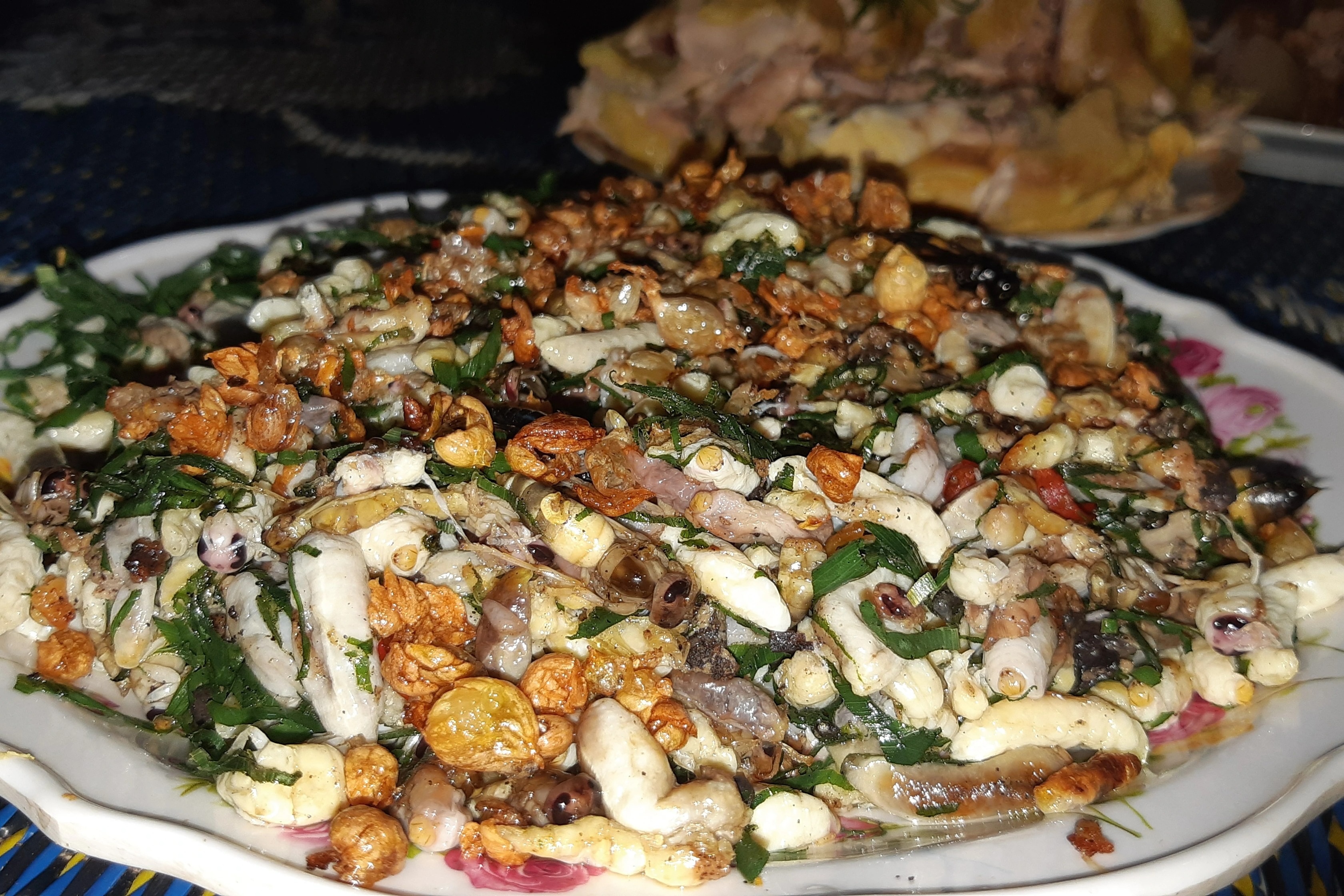 Chơi với ong vò vẽ, thu hàng chục triệu đồng - 9 Chơi với ong vò vẽ, thu hàng chục triệu đồng - 9