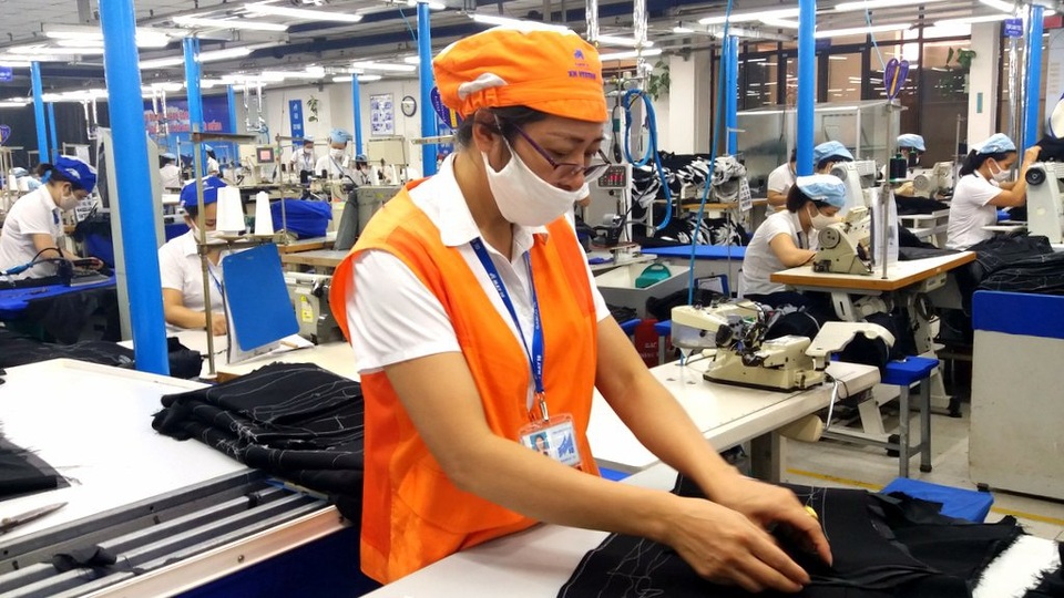 Doanh nghiệp thưởng tháng thứ 13 tối thiểu bằng 1 tháng lương trong hợp đồng - 3 Doanh nghiệp thưởng tháng thứ 13 tối thiểu bằng 1 tháng lương trong hợp đồng - 3