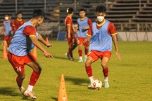Quyết đấu Singapore, cầu thủ U23 Việt Nam phải đeo khẩu trang tập luyện