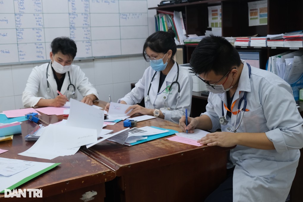 Bí thư TPHCM: Người dân bệnh bác sĩ lo, khi bác sĩ không khỏe... ai lo? - 3 Bí thư TPHCM: Người dân bệnh bác sĩ lo, khi bác sĩ không khỏe... ai lo? - 3