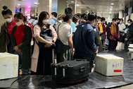 Đợi 90 phút mới lấy được hành lý ở Tân Sơn Nhất, lâu hơn cả bay vào TPHCM