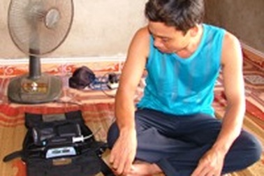 Gặp lại người đàn ông sống nhờ “sạc điện vào tim”