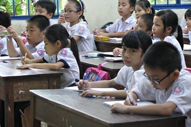 Nỗi khổ khi ngồi bàn học không vừa cỡ