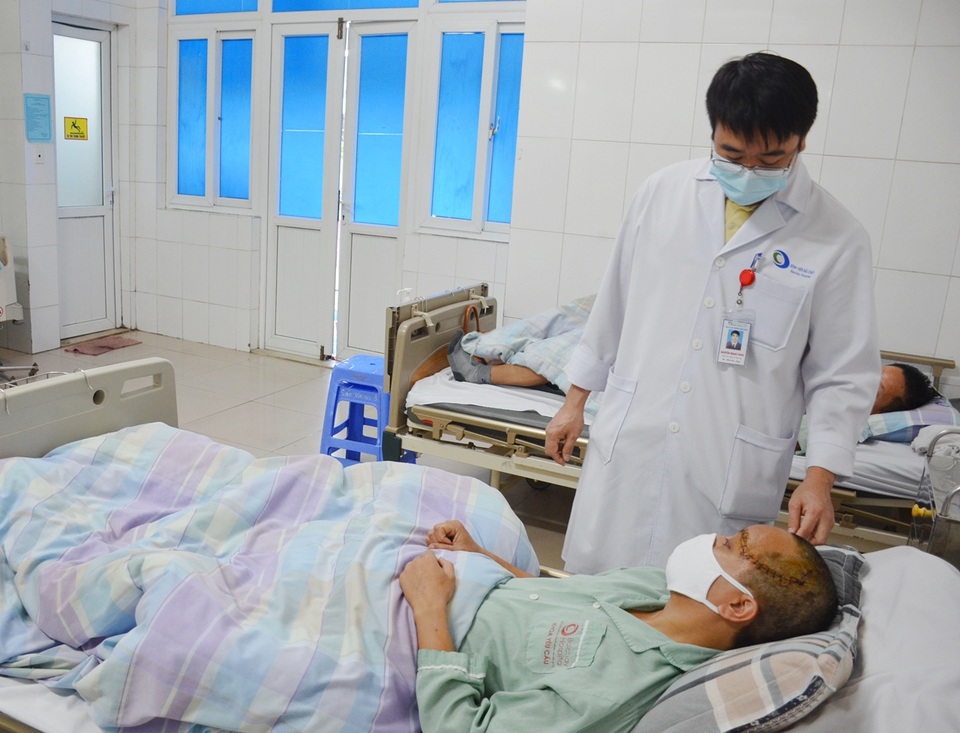 Người đàn ông bị thang máy kẹp vỡ hộp sọ - 3 Người đàn ông bị thang máy kẹp vỡ hộp sọ - 3