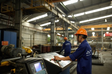 Sản lượng ống thép Hòa Phát tại miền Nam tăng 16,4%, Tôn Premium “cháy hàng”