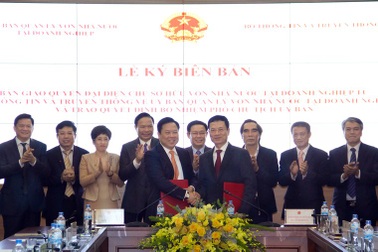 Bộ TT&TT bàn giao MobiFone và VNPT về cơ quan quản lý mới