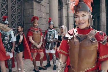 Rodrigo Alves trổ tài ca hát