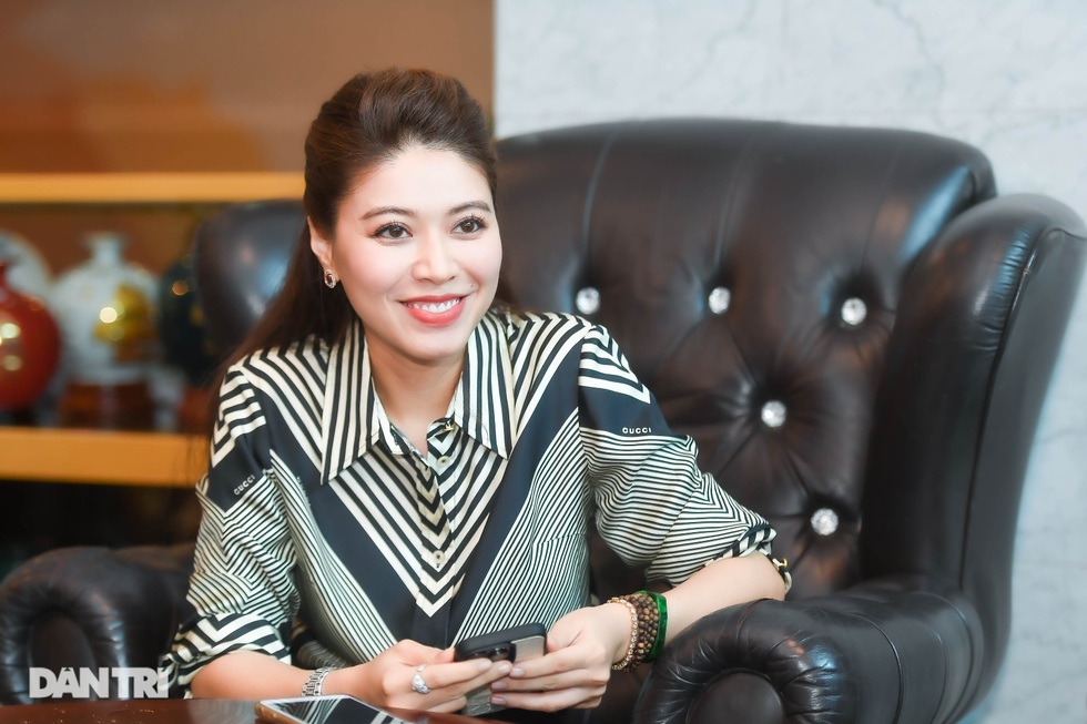 BTV Ngọc Trinh: Khi nhận giải VTV Awards, tôi tiệm cận đáy sự nghiệp - 6 BTV Ngọc Trinh: Khi nhận giải VTV Awards, tôi tiệm cận đáy sự nghiệp - 6