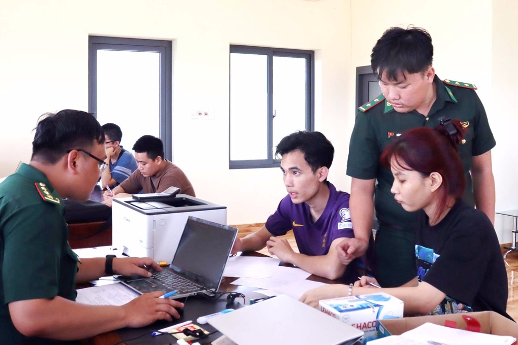 Đồng Nai tiếp nhận 65 công dân từ Campuchia, phát hiện người bị truy nã - 1 Đồng Nai tiếp nhận 65 công dân từ Campuchia, phát hiện người bị truy nã - 1