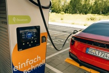 Xe điện sản xuất ở Trung Quốc lập kỷ lục sạc nhanh, vẫn lâu hơn bơm xăng