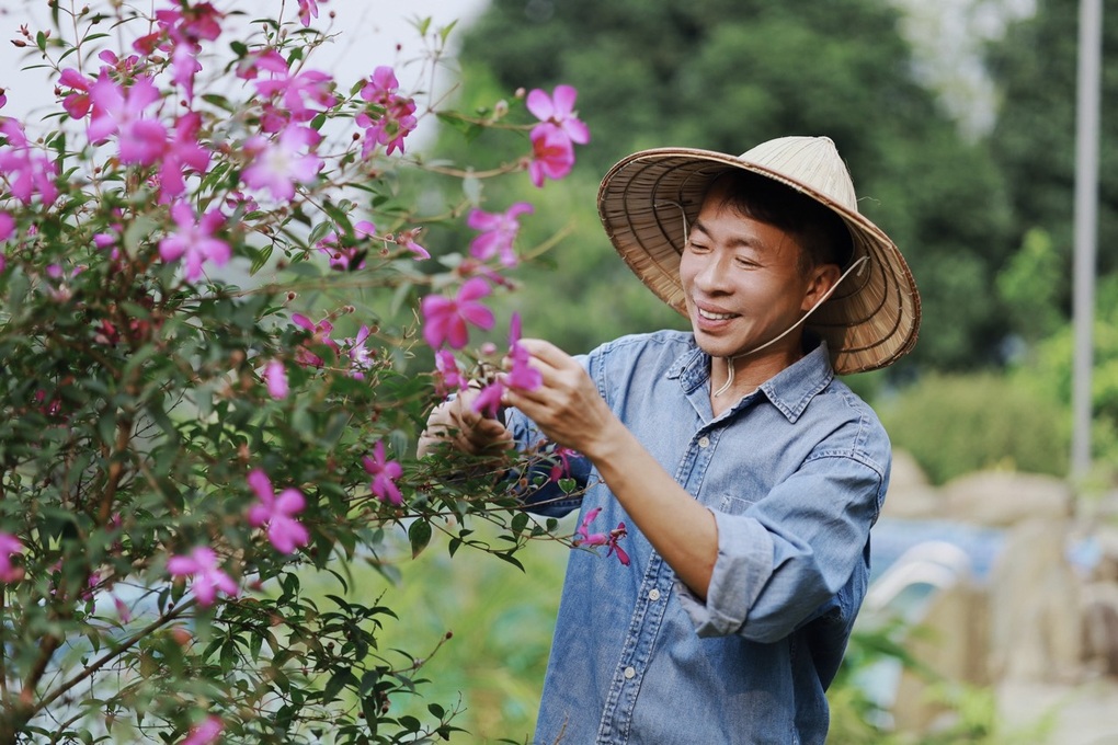 NSƯT Việt Hoàn: 60 tuổi sẽ giã từ sân khấu vì không muốn bị thương hại - 1 NSƯT Việt Hoàn: 60 tuổi sẽ giã từ sân khấu vì không muốn bị thương hại - 1