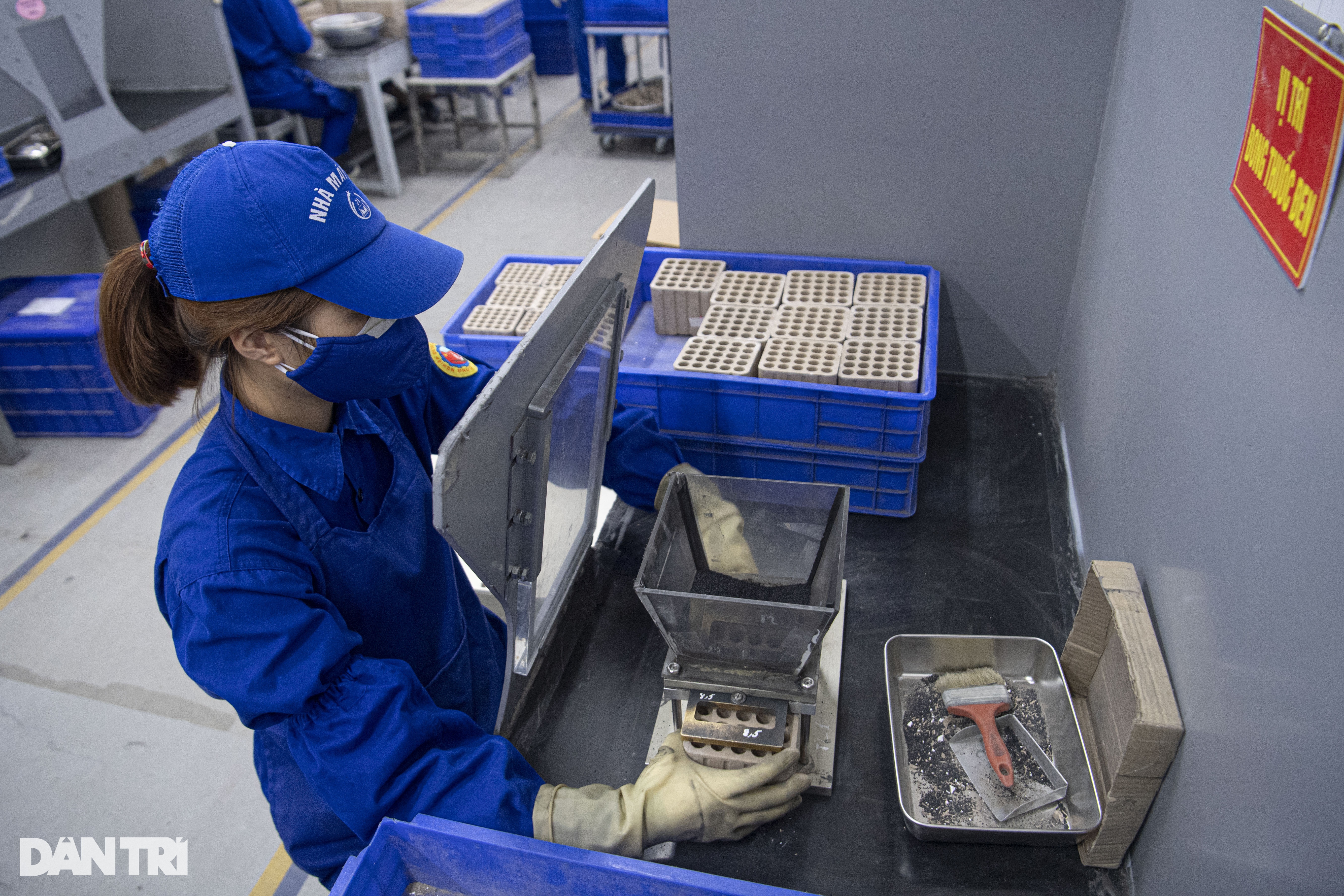 Cận cảnh quy trình sản xuất pháo hoa Việt Nam tại Nhà máy Z121 - 10