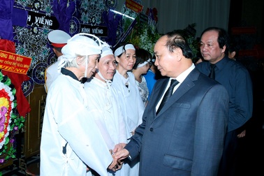 Thủ tướng Nguyễn Xuân Phúc viếng nguyên Phó Chủ tịch Hội đồng Bộ trưởng Nguyễn Văn Chính