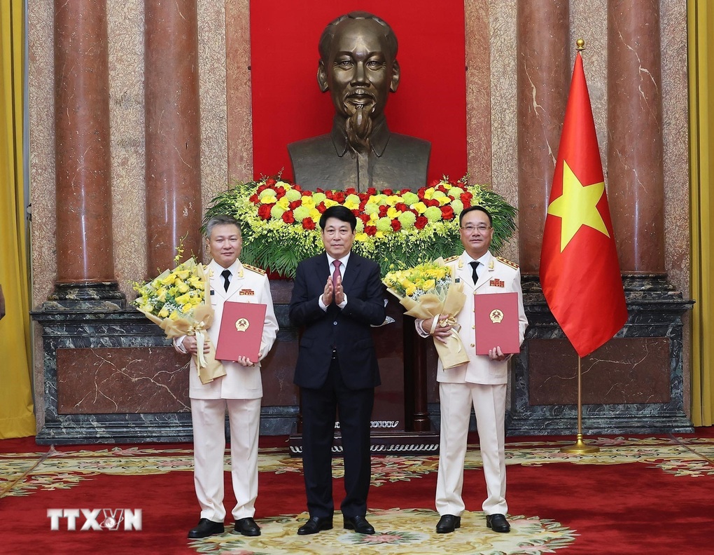 Thăng quân hàm Đại tướng cho Chủ nhiệm Tổng cục Chính trị Trịnh Văn Quyết - 3 Thăng quân hàm Đại tướng cho Chủ nhiệm Tổng cục Chính trị Trịnh Văn Quyết - 3