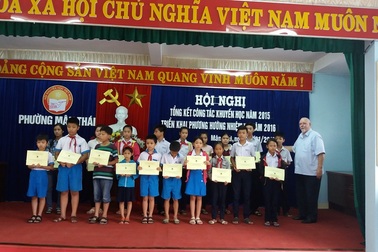 Đà Nẵng: Trao 38 suất học bổng đến học sinh mồ côi, nghèo