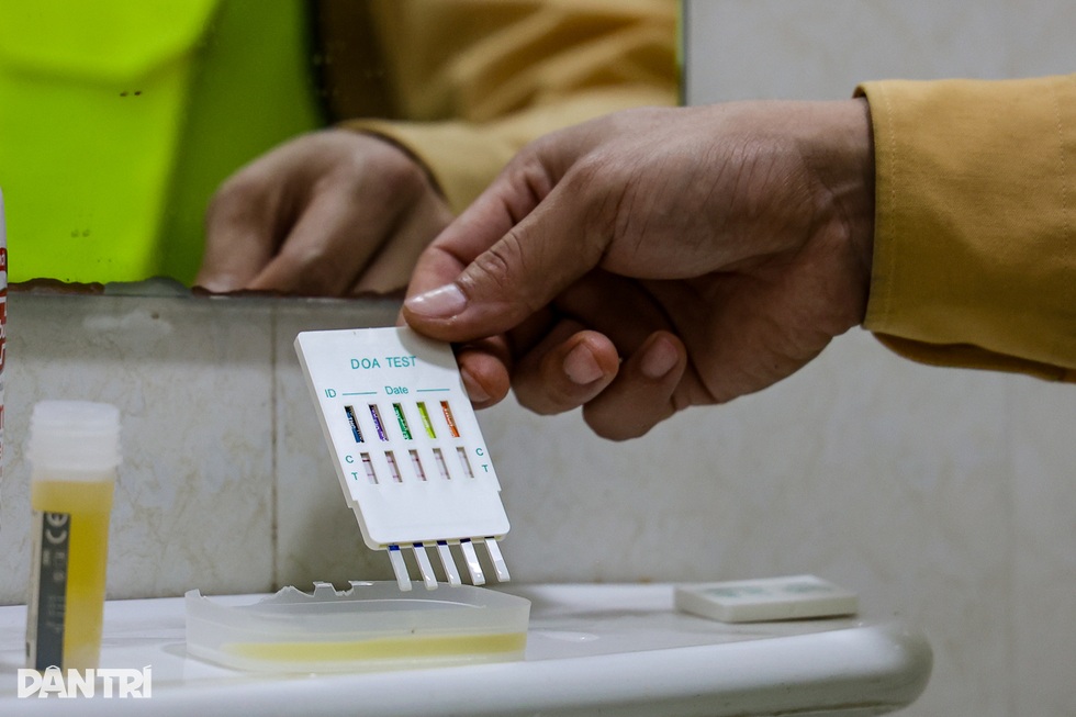 Gần 100 cảnh sát tuần tra truy bắt quái xế trong đêm - 8 Gần 100 cảnh sát tuần tra truy bắt quái xế trong đêm - 8