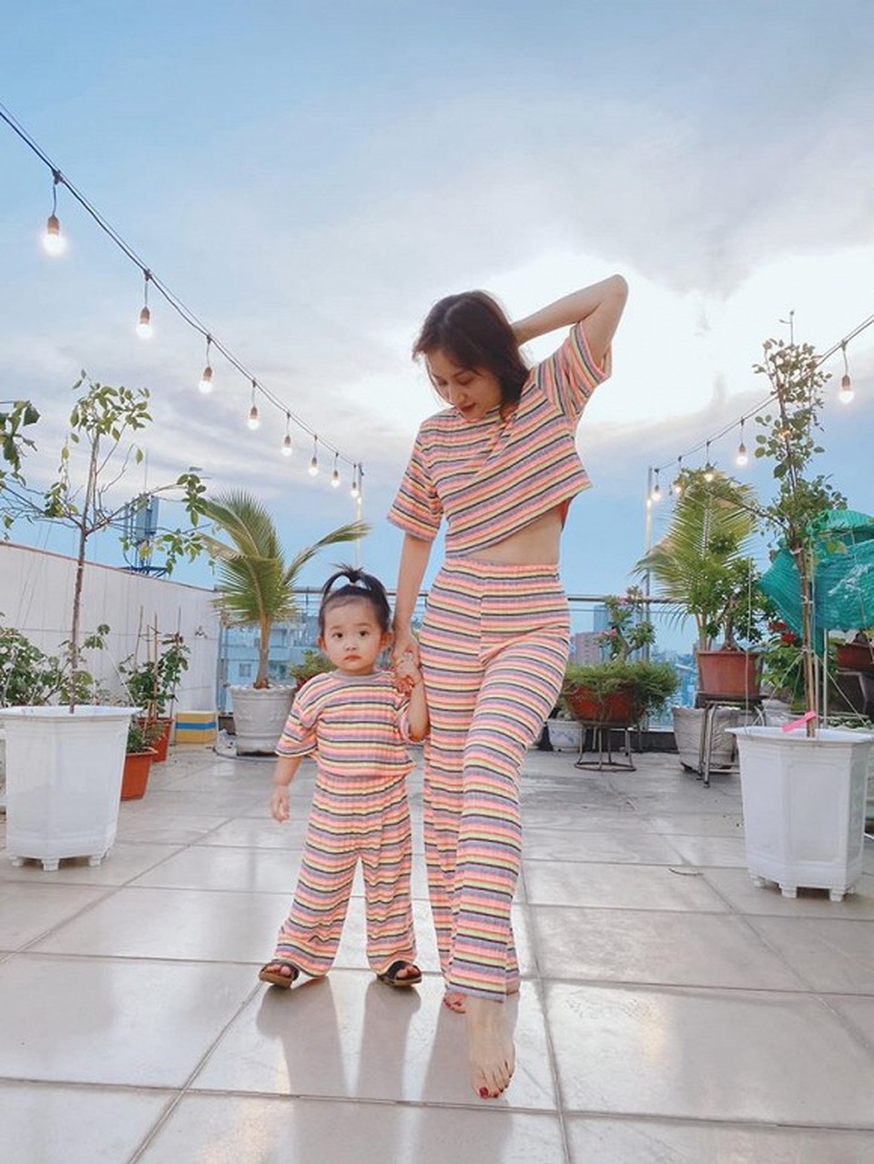 Ngắm khu vườn ngập hoa hồng trên ban công của Khánh Thi- Phan Hiển - 6 Ngắm khu vườn ngập hoa hồng trên ban công của Khánh Thi- Phan Hiển - 6