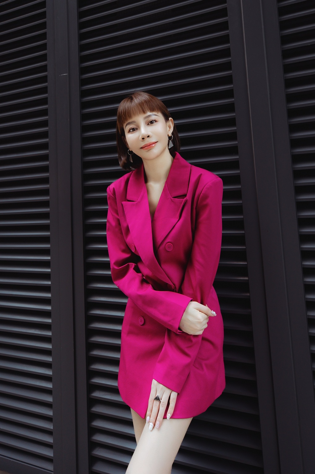 Hoa hậu Hải Dương phối trang phục trẻ trung xuống phố - 4