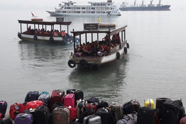 Vận chuyển “chui” gần 40 du khách ra Vịnh Hạ Long?