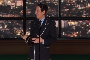 Lee Jung Jae nhận giải Nam diễn viên xuất sắc tại Emmy 2022