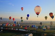 Đắm mình vào mùa thu Nhật Bản trong lễ hội khinh khí cầu lớn nhất châu Á