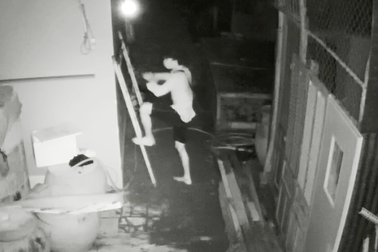 Nghi án trộm xong tài sản mới... "vô hiệu hóa" camera an ninh