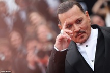 Johnny Depp được săn đón ở Cannes như chưa từng bị tẩy chay