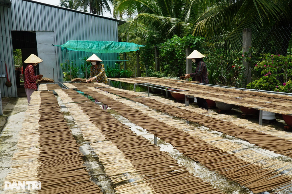 Cô giáo miền Tây sáng chế sản phẩm độc đáo, giúp hàng chục hộ thoát nghèo - 4 Cô giáo miền Tây sáng chế sản phẩm độc đáo, giúp hàng chục hộ thoát nghèo - 4