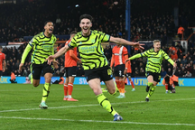 Arsenal xây chắc ngôi đầu nhờ chiến thắng ở phút bù giờ